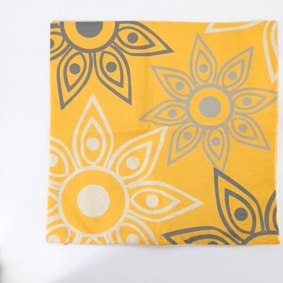 Set of 4 Decorative Throw Pillow Covers | 18" x 18" | Geometric Print | - Picture 4 of 9